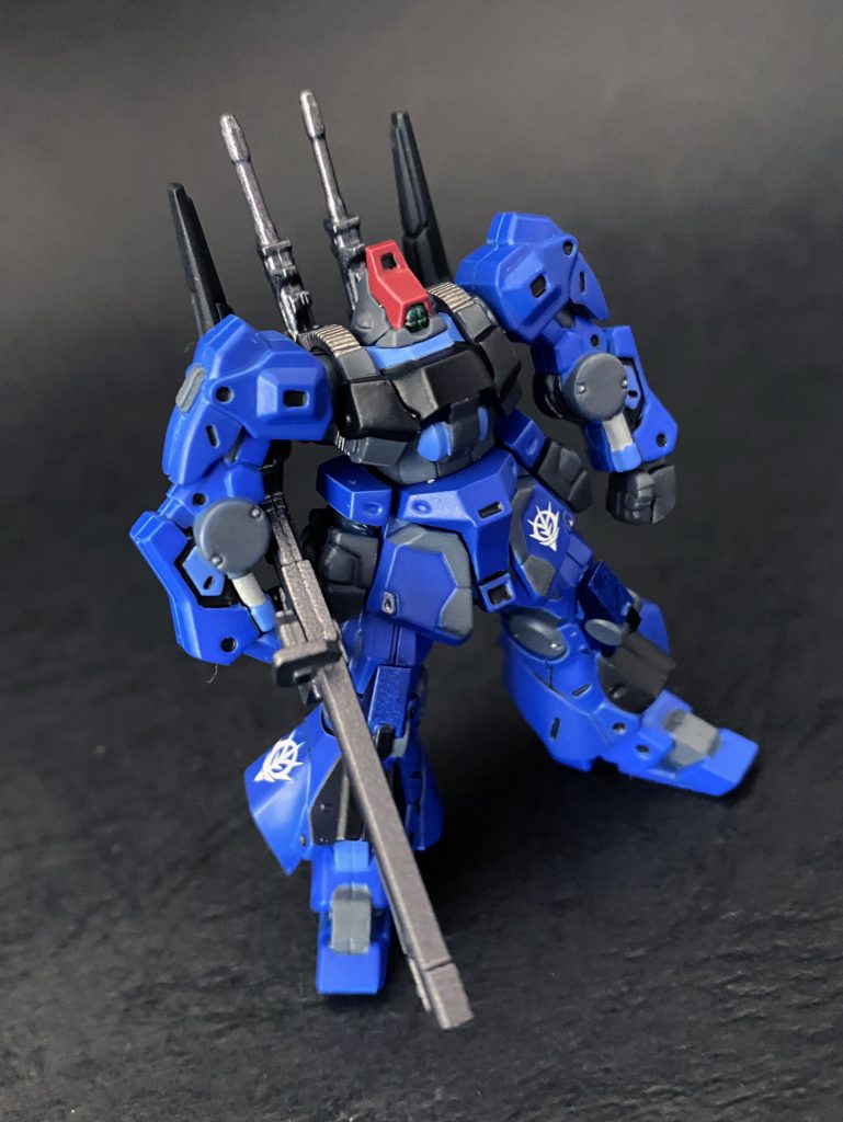 デカールは控えめにジオンマーク2枚