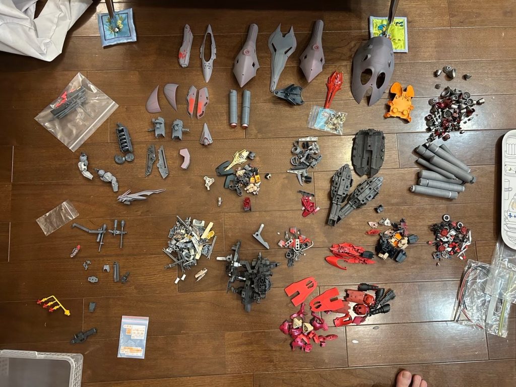 これでも全部じゃなくて2/3くらいですが、とにかくパーツが多かった。。