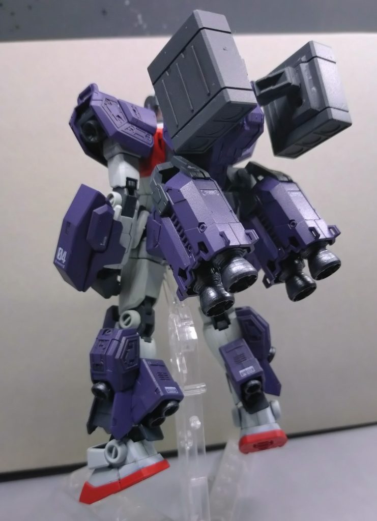 後ろから見た際のシルエットがなかなかにオキニイリです。ブースターや脚部など、推進器が密集している箇所がとてもフェティッシュですね。