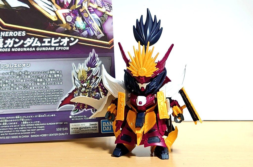 元の状態。シールが各種付属。箱絵のようにするには到底足りない印象…。塗り分け甲斐のあるキットでした。