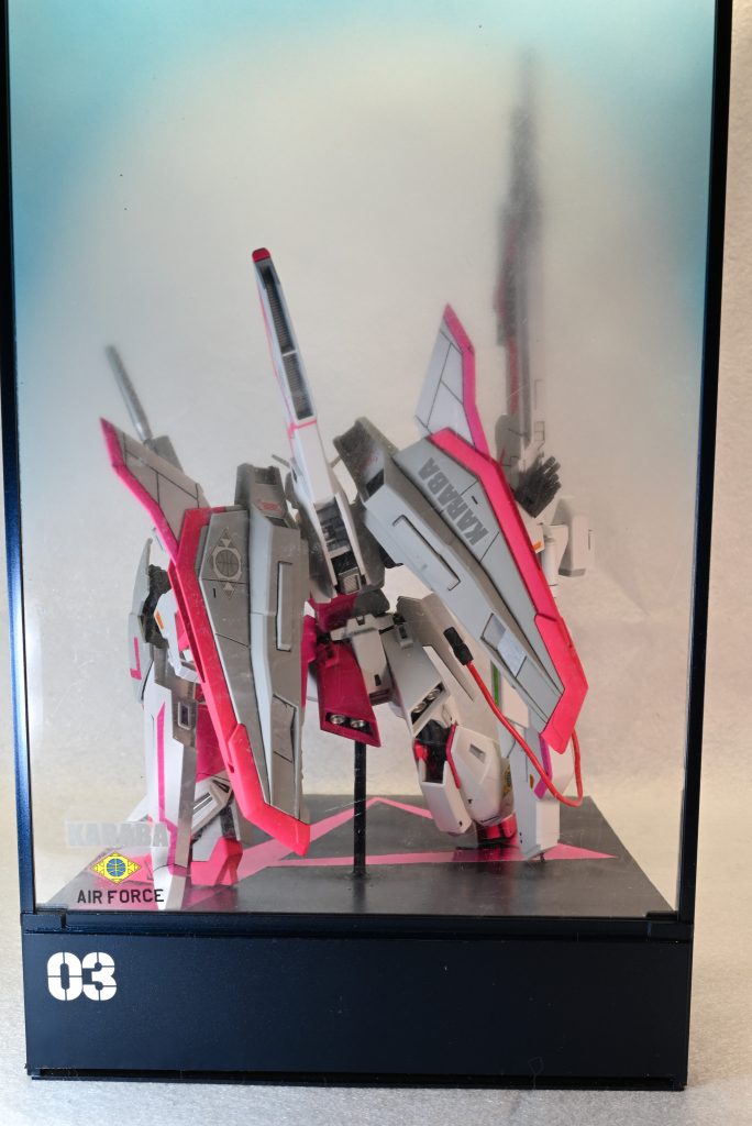 リアウイングバインダーは理想のハの字にするために取り付け位置を加工しています