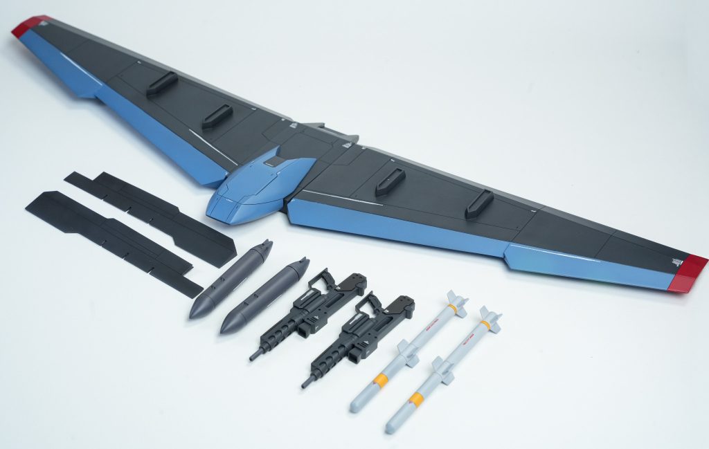 副翼含め制式仕様で使用される武装関連をスクラッチしました。副翼本体、MA形態時レイダーの羽根の展開羽根部分、キングコブラ、プロペラントタンクはプラ板、プラ棒、パテで制作52mm機関砲ポッドは以前ガンバレルダガーを制作した際にボツにしたfusion360で制作したモデリングデータを再度弄り3Dプリンターで出力