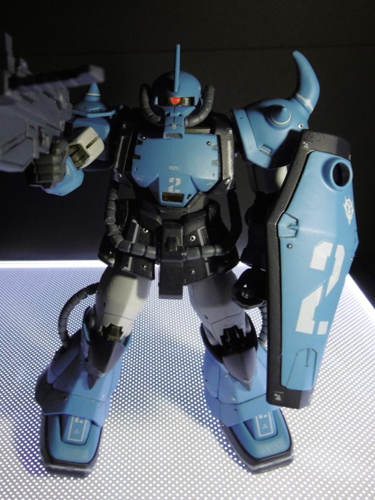 モノアイはLEDで電飾化しています。写真では殆どわかりませんが…