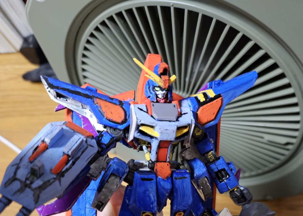 実は投稿少し前に角が折れたので改修作業に入った機体になります