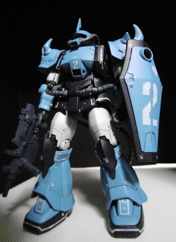 要所に金属パーツを埋め込んでディテールアップしました。塗装はラッカー塗料を筆塗りしています。