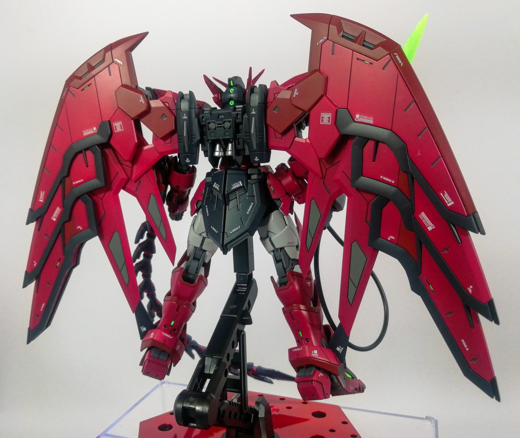 背面こちらは白に変えず、グレー背景