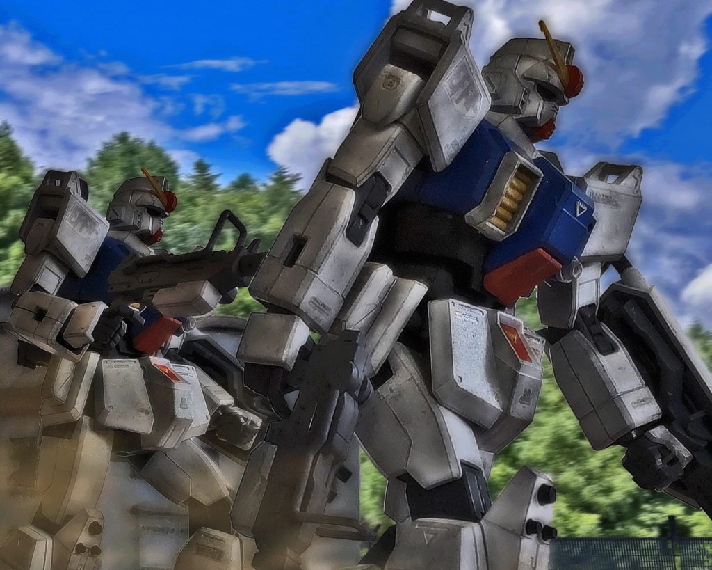 「隊長、事前の打ち合わせ通り自分がフォワード、サンダースがサポートに回ります」「ああ、頼んだ。この新型はまだ未知数だからな」カレン・ジョシュワ曹長は基地の外に出ると殿を務め先行し、その後にテリー・サンダースjr軍曹の陸戦型ガンダムが続く。今回の模擬戦のルールは07小隊が展開するエリアに08小隊が侵攻するものであった。勝敗は互いの指揮官機どちらかが撃墜されたら終了とし、他の機体が残っていても勝敗には影響しない。他にもルールとして弾は模擬弾とし、ビームサーベルは電源を入れずコンピューターによる損傷率判定をする。「この模擬戦、違和感があるな…」「どうしたんだい軍曹、怖気づいているのか?」「…いや、そうじゃないが…、何だか気になってな曹長」「そうですよね〜、模擬戦って言っても相手は待ち伏せだし、コッチが不利ですよね」ミケルも会話に混ざる。今回は通常のMSの模擬戦とは異なり、この戦闘は作戦シュミレーションに近いと言える。こんな時、指揮官であればチームの士気を上げる一言でも言えれば良いが、今のシローにその気持ちの余裕はなかった。