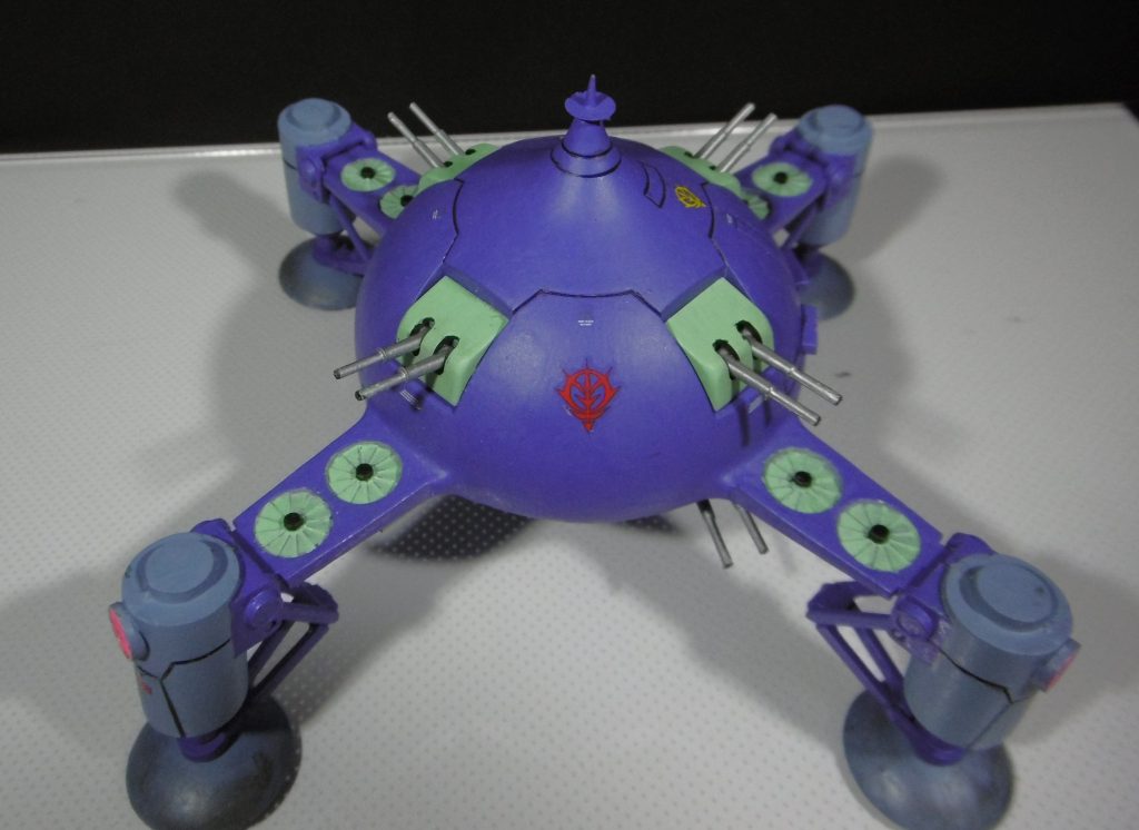 既存モールドは彫り直しましたが、スジボリはしていません。塗装はラッカー塗料を筆塗りしています。脚の接地点に汚し表現を施しました。