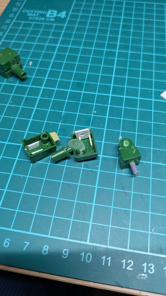 腕部後ハメ加工。