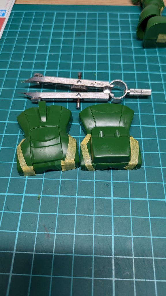 まずは肩をハの字にカット。