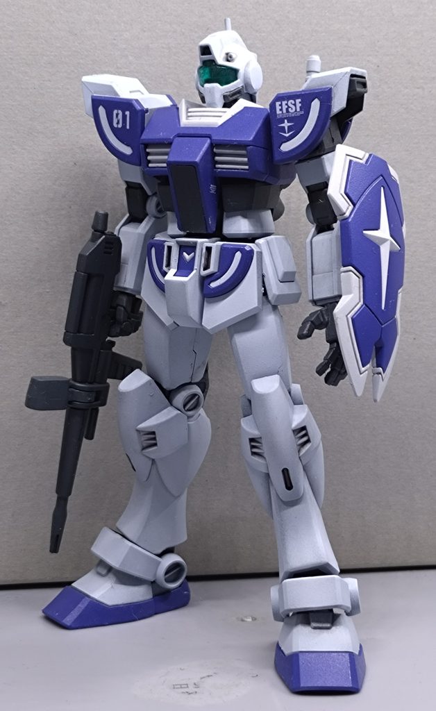 素体は大体EGラーガンダム、頭は寒冷地ジムで構成されています。EGガンダムは初めて組みましたが、パーツ分割などが秀逸で関心しましたね。関節以外は素敵なキットだと思います。