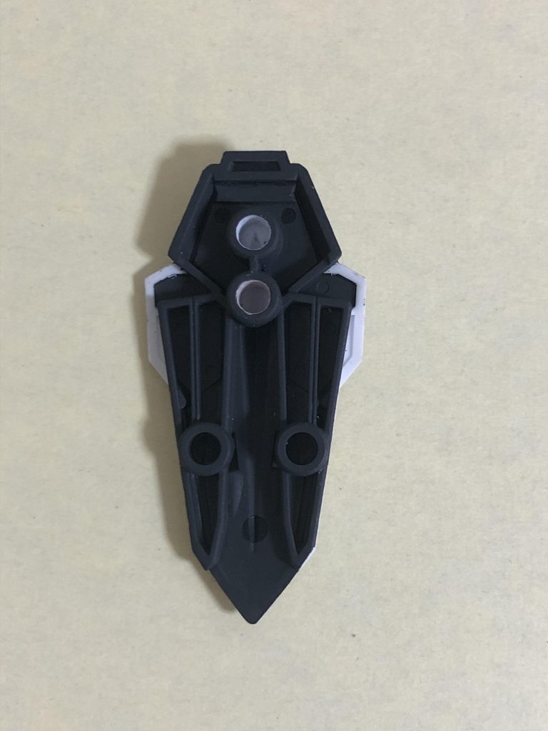 シールドの内側はファントムグレーで塗ってみました、塗るだけでも結構良い感じになったね