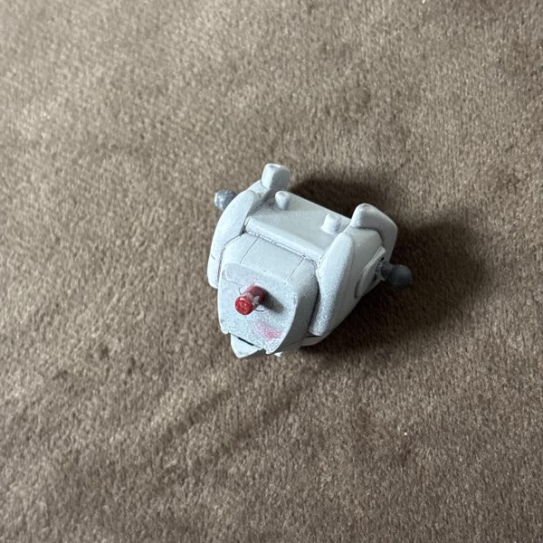 ゾロアットは素組みでも素晴らしいデザインラインけがき針で溝を削りバリを取り除くだけで良いですが　胴体だけで軽く４時間掛かりますね　。。。😂（2枚目）