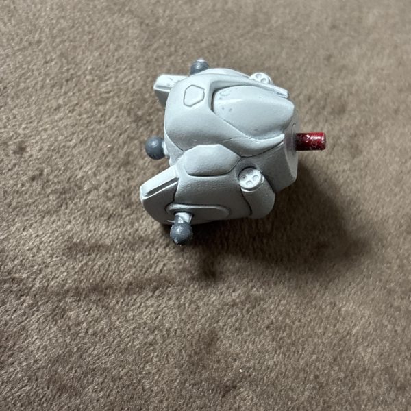 ゾロアットは素組みでも素晴らしいデザインラインけがき針で溝を削りバリを取り除くだけで良いですが　胴体だけで軽く４時間掛かりますね　。。。😂（3枚目）