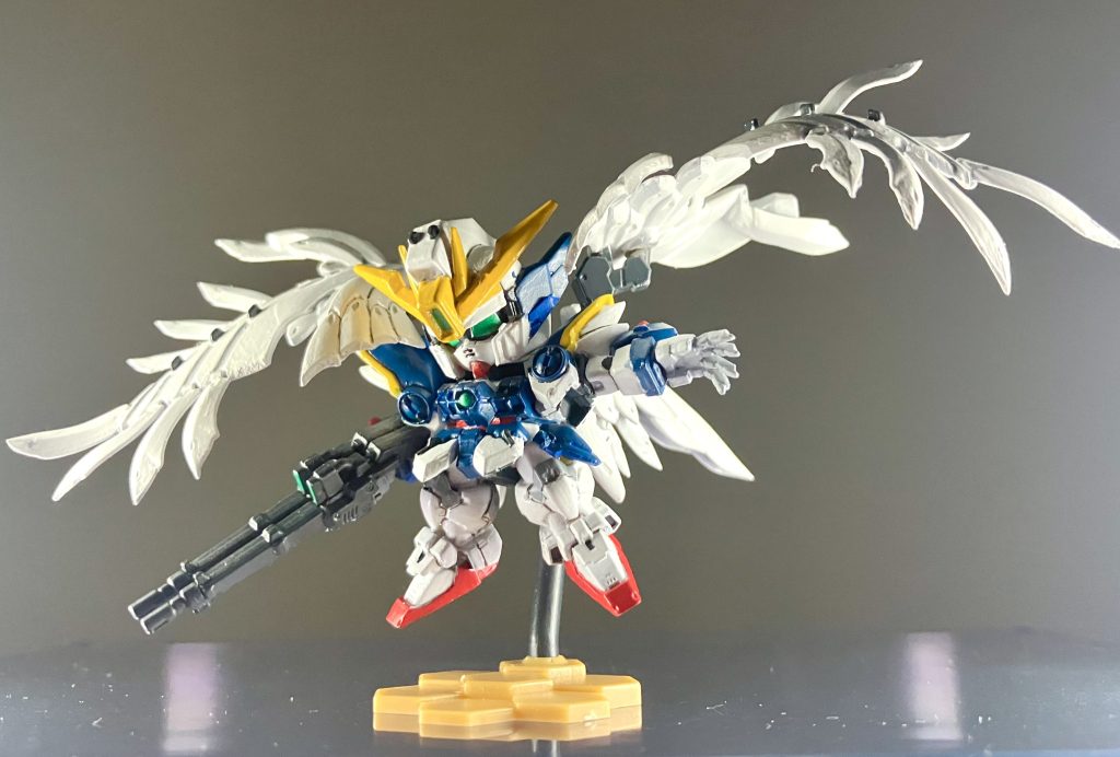 ウイングガンダムゼロEW版合わせ目消し脚部の色分けファレホを使って筆塗りで全塗装しました。