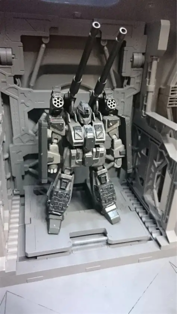 F９１でシーブックが初めて乗ったMSですね、設定を見返してみるとこの機体、指からもなんか出るようです。映画ではそんな素振りみじんもなかったんですが、ジオングの流れかな？と思いました。一応歴史的には地続きですしね・