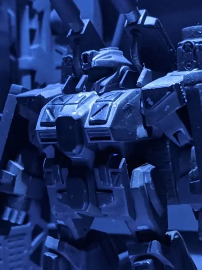 そのうちの一つはロイ・ユング准将に引き取られてガンタンクR-４４となっり、クロスボーンバンガードの襲撃時に大破が確認されている。