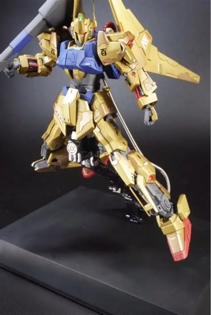 バズーカを構えて!武器系の合わせ目消しは苦行です(笑)綺麗に消せると嬉しいのでなんかとできています!このキットは武器とバインダーと脚部のシリンダー部分くらいしか合わせ目が出ないのでかなりの神キットです。