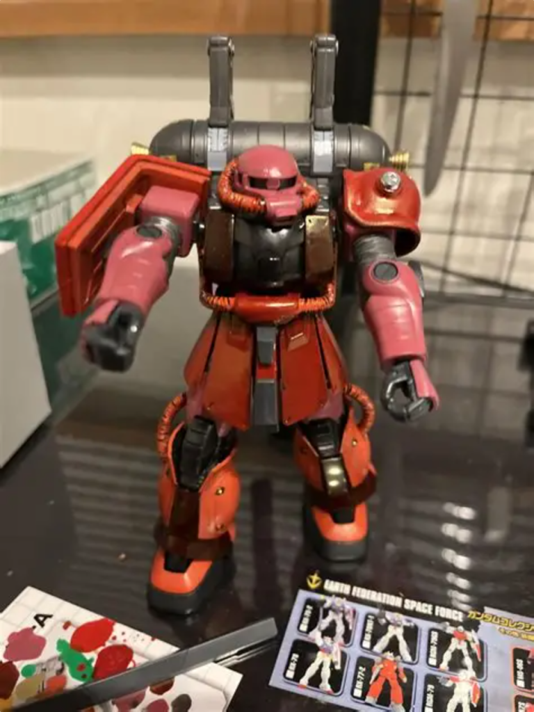 制作工程風強い日に接近させてつや消しスプレーしたら肩アーマーが泡で白くなってしまい、やり直しました。クリアバージョンだったので大半は塗装しました。