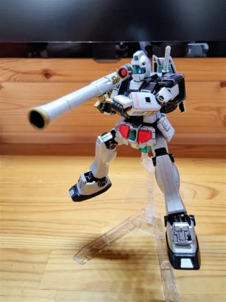 バズーカの構えも良いアクションポーズ。