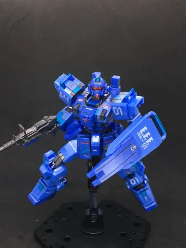 陸戦型ジムをベースにした作りなので旧HGUCに比べてアクション性は向上。 100mmマシンガンだけ目立つ合わせ目を消し、その他は段落ち処理にしたり、アンクルアーマーのような片側に合わせ目が出る箇所は反対側にスジ彫りを追加したりしました。