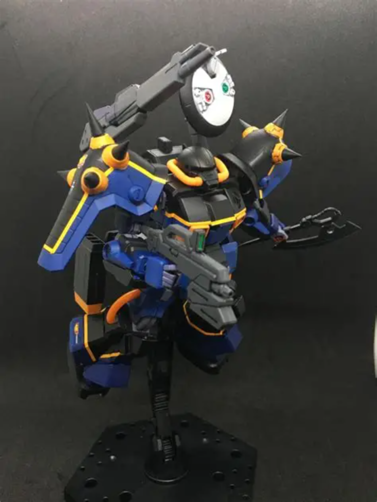 　カスタム用のバックパック製作の際にはホビー・ハイザックのバックパック基部を使わないので、オリジナルで装備換装機構実証用パックを製作。側面に3mm穴を設け、HGBCパワードアームズパワーダーやカスタマイズマテリアル付属のジョイントで作ったアームで武器をマウントできるように。　ミサイルポッドは旧キットから。こちらもパワードアームズパワーダーのアームを使って改修しました。