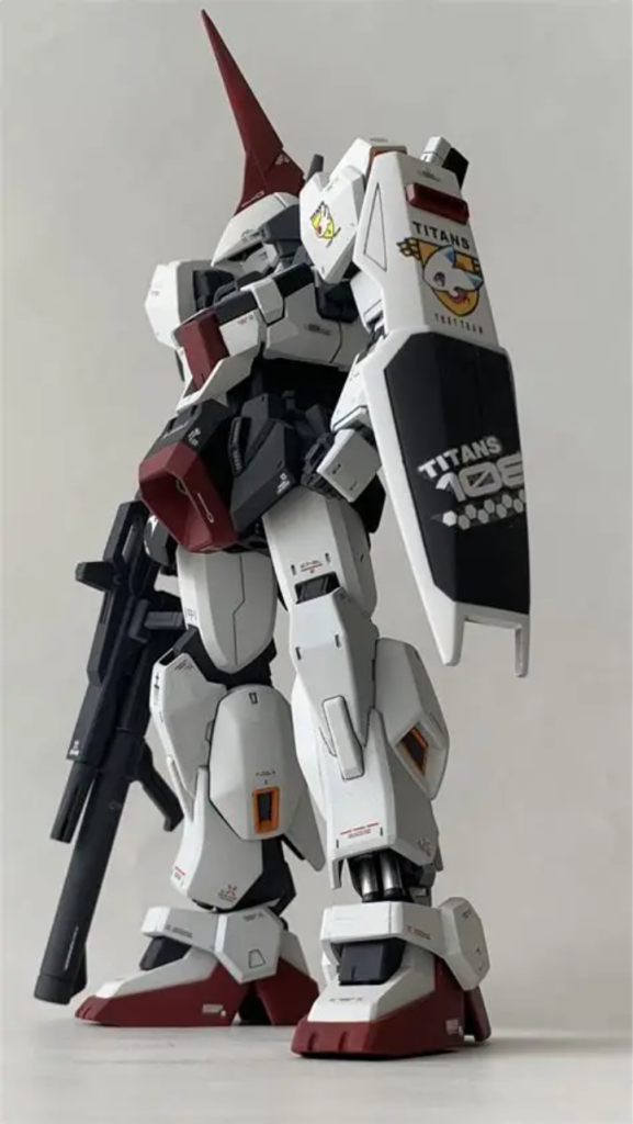 シールドのデカールにシルバリングがひどい左側面。