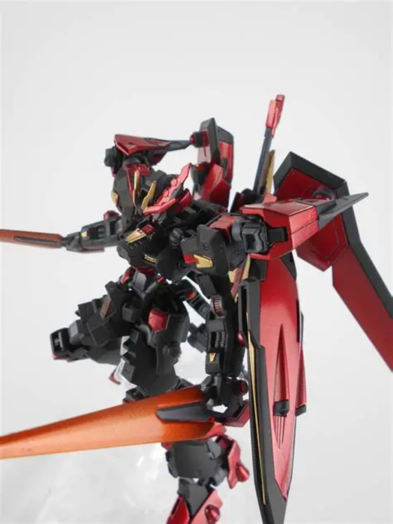 スカイダートリフターシステム改、「アーヴト」。リフターシステムにヴォワチュールリュミエール発展型のスラスターを追加し、発動時は紅翼のようなビームを発生させて機動力を大幅に向上させることが可能です。「アーヴト」はドイツ語で「炎威」のアナグラムです。