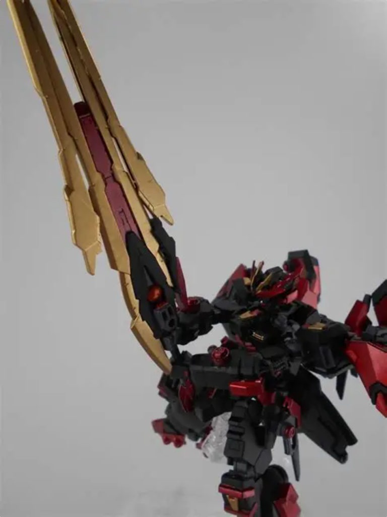 カレトヴルッフフェーダー改、「イルメラ」。カレトヴルッフフェーダーを剣特化にし、刃を追加して大型化しています。「イルメラ」はドイツ語で「炎天」のアナグラムです。