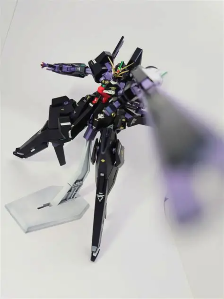 少しアクションポーズ。ハイゼンスレイはほぼポーズ固定キットです。