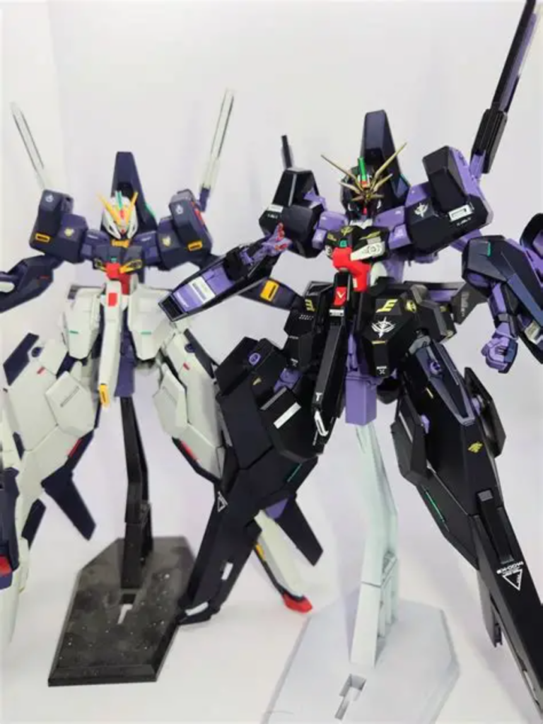 通常カラーと。今回のカラーレシピ本体:黒サフ→プリズムブルーブラック→クリアブラック関節:メカサフヘビー＋パープル(5:5)白:グレーサフ→クールホワイト赤:前に作った赤なので忘れました・・・金:黒サフ→ブルーゴールド仕上げ:セミグロスクリアー