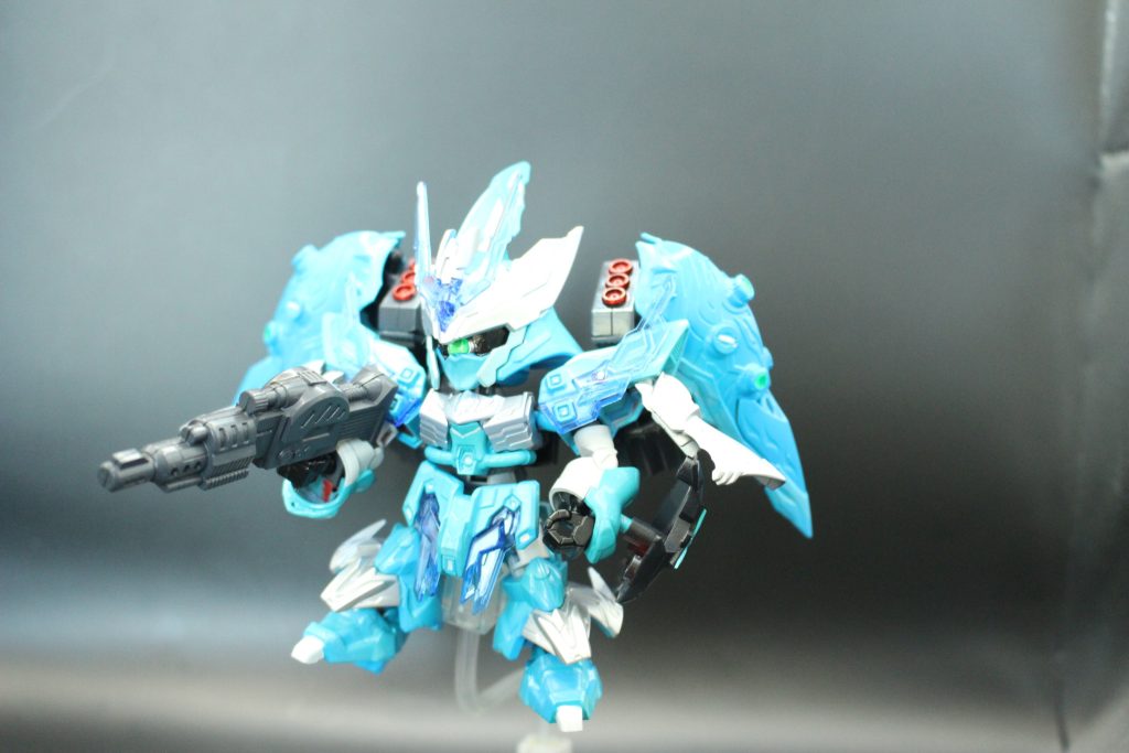 「ザウエル・ミス・サザビー」正義の『G –AMAZING』(ジーアメイジング)の敵対組織『Zマフィア』の参謀隊長。女性であるがなめられないために仮面をつけている。(ガンダムタイプの素顔らしい‥‥)