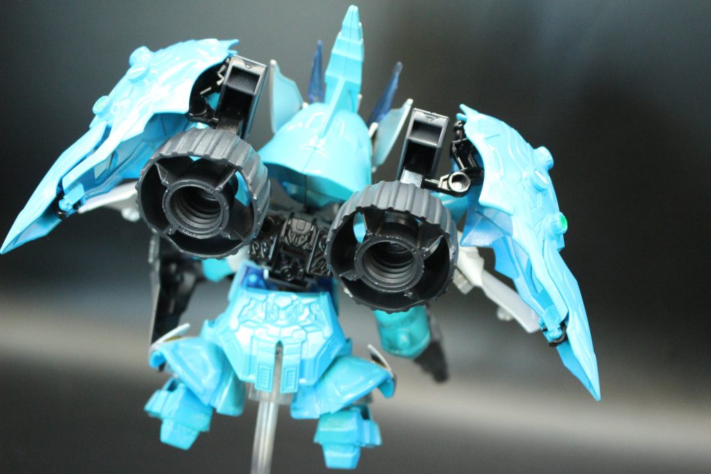 (ちなみにこの背中のバーニアは、赤ちゃん用のゼリーチューブのキャップですw)