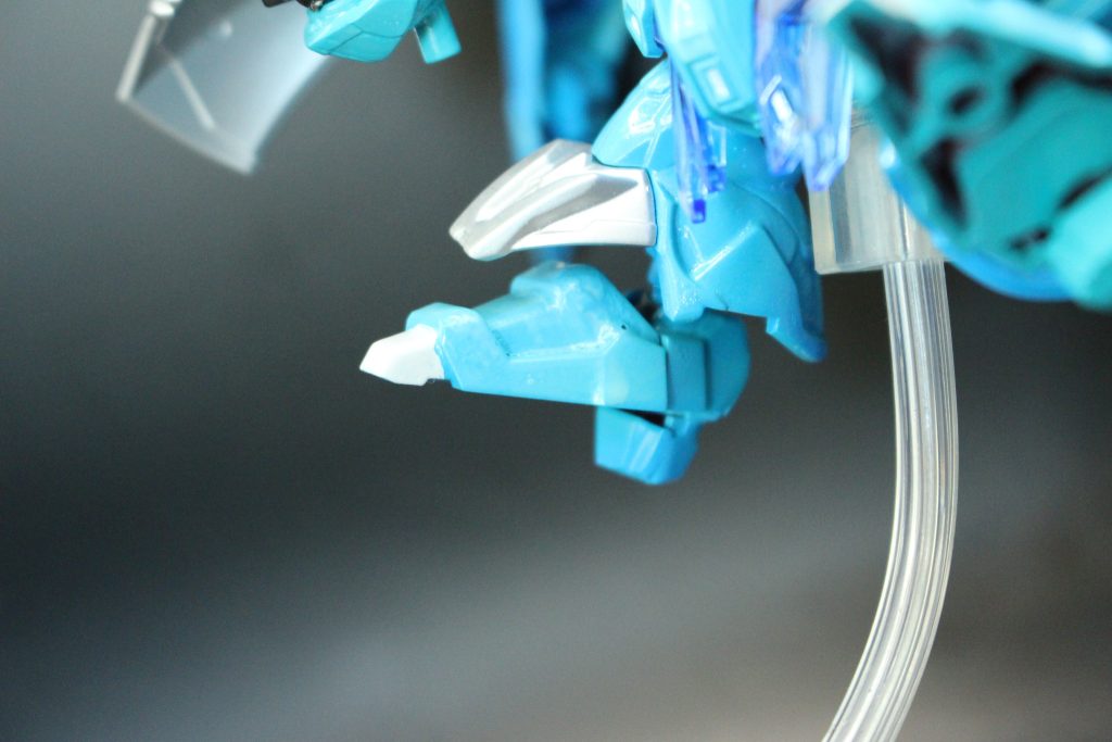 実は今回細かいこだわりで、足元をハイヒールタイプにしてます。女性っぽさを少しでも出したかったのです、、、