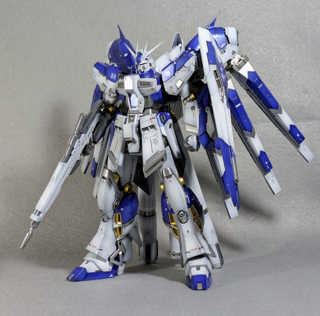巷ではRG最高傑作と評されるだけあり、理想的な造形かつストレスなく組めるキットでした。合わせ目は皆無、マスキングもごく一部だったはず。パーツ数は膨大でしたが、ただ数が多いというだけで面倒な処理はなかったと記憶しています。