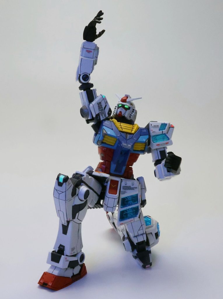 実写の映像で夕方のシーンがありましたので、撮影露出を下げてUVライトでそれっぽく撮影してみました。薄めに塗装した蛍光塗料がそれっぽくて気に入っています。