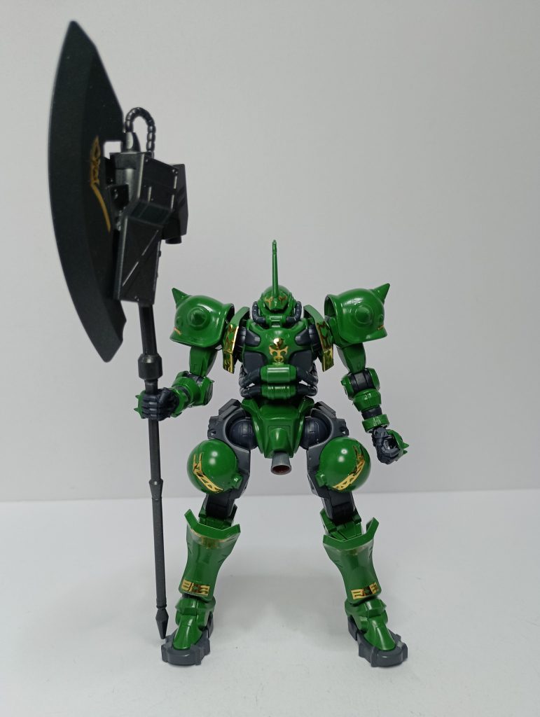 軍警ザクをベースに作成。主な改造点は頭部、大腿部の形状の変更と肩と手首のスパイク化。あと私がよく行う股間バーニアの大型化、脛の延長、つま先部のディテールアップです。