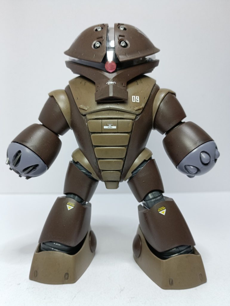 主な改造点は、ズングリとした体型になるよう胴体の切り詰めと、顔を多少大きく見せるためクチバシ周りの延長を行っています。