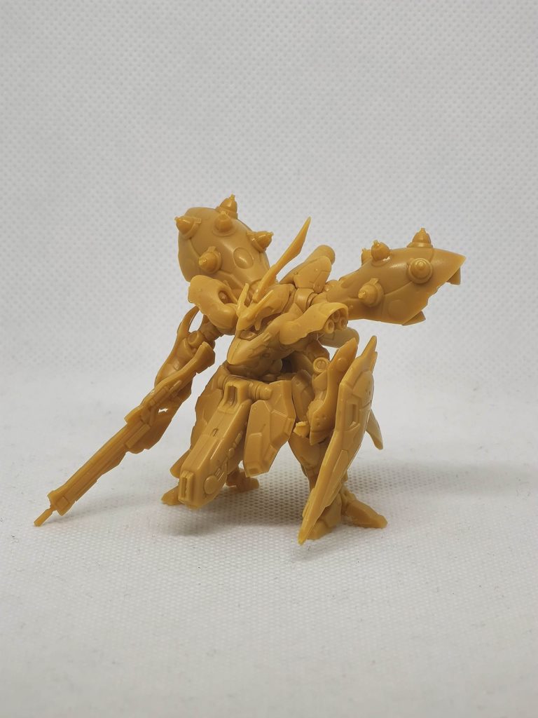 素組状態。定番の仁王立ちです。