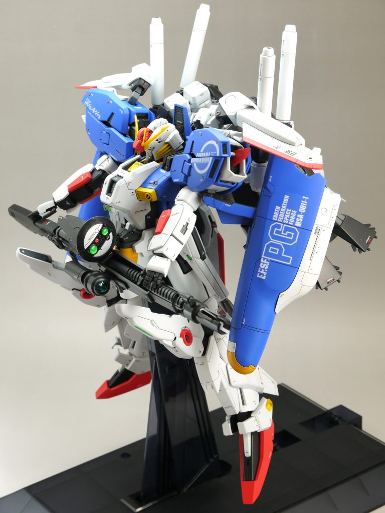 Ex-Sは初めてつくりました。センチネル好きとしては一度はつくってみたいと思っていました。数年前にSガンダムをつくったことがありますが、その頃はまだ大がかりな改修は出来ず、全身簡単フィニッシュでした。少しは出来ることが増えたので、改修にトライしてみました。