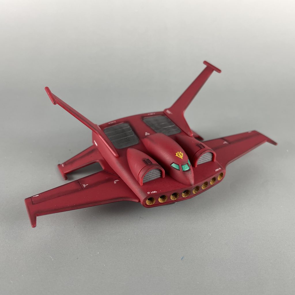 昔、1/144のドダイを作ったことがありますが、小さくなった分パーツ数が少なくなり、作成手順も少し変わっている感じですね。今回もお手軽に筆塗りによる部分塗装とデカール貼り、つや消しスプレー。本体は成形色のまま。 【塗装箇所】ダクト、ステップ:水性ホビーカラー ファントムグレイキャノピー、底面センサー:水性ホビーカラー エメラルドグリーンミサイル発射口:シタデルカラー アヴァーランドサンセットバーニア:水性ホビーカラー 黒鉄色台座:水性ホビーカラー つや消しブラック