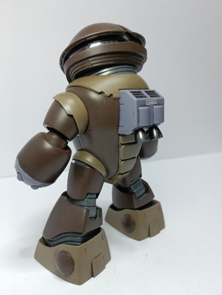 背部。アクリジョンのレッドブラウンとダークアースを使ってエアブラシで塗装しています。