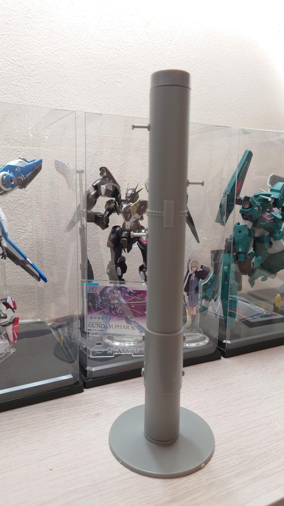 今回の主役、セリアの電柱です。こいつをぶった切って長さを詰めてさらにつなぎ直してプロペラントタンクに使用しました。電柱の面影を残してあげたかったんですけど思いのほか電柱っぽさがなくなってしまいました