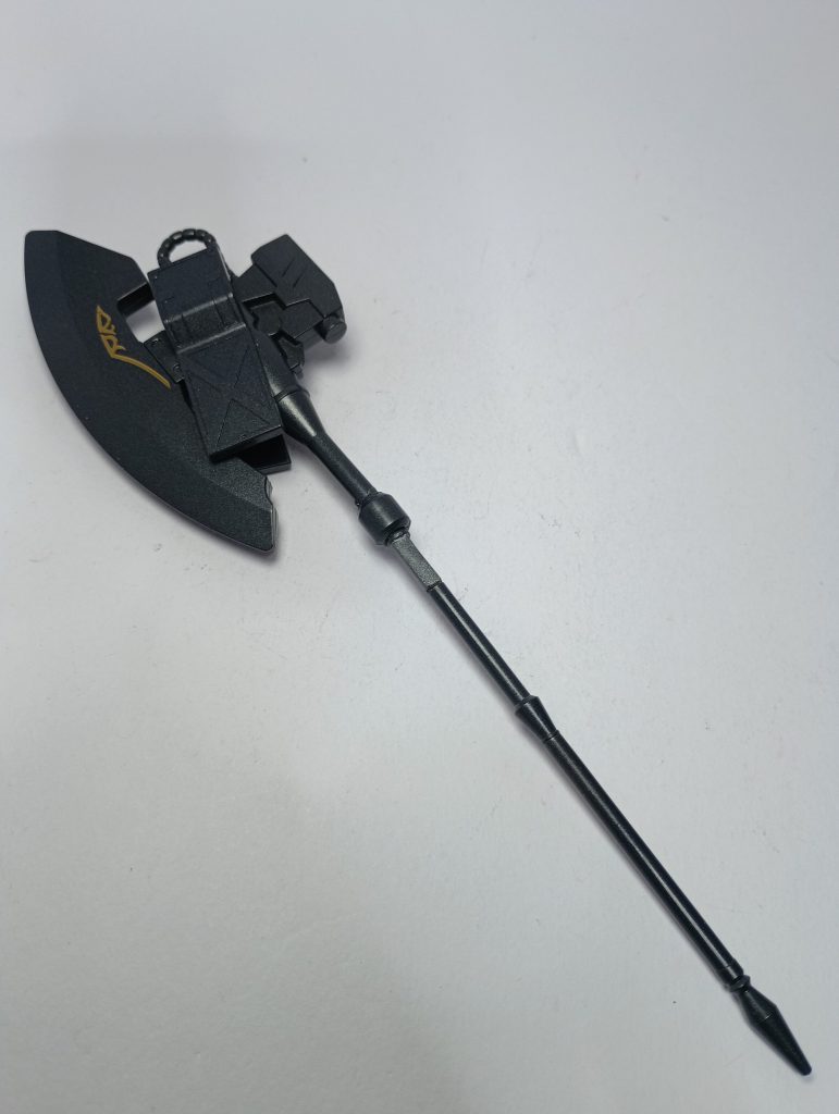 ジャイアントヒートホークは盾代わりになるように軍警ザクの盾を取り付けてます。