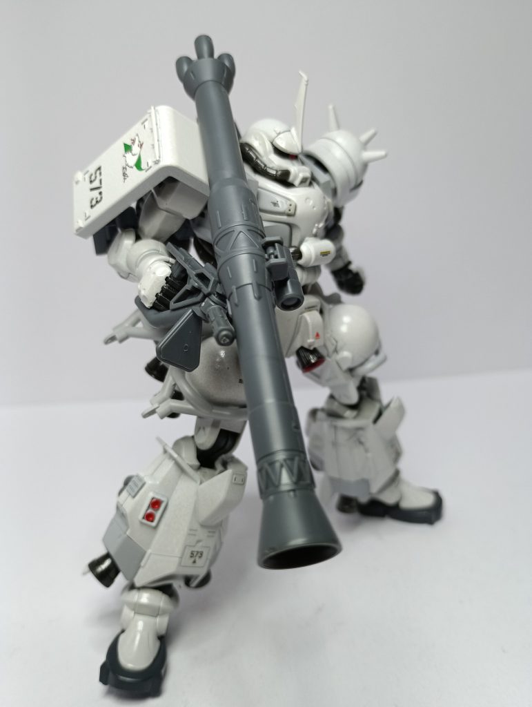 バズーカの基部が稼働するので、ちゃんと持たせられるのはありがたいです。