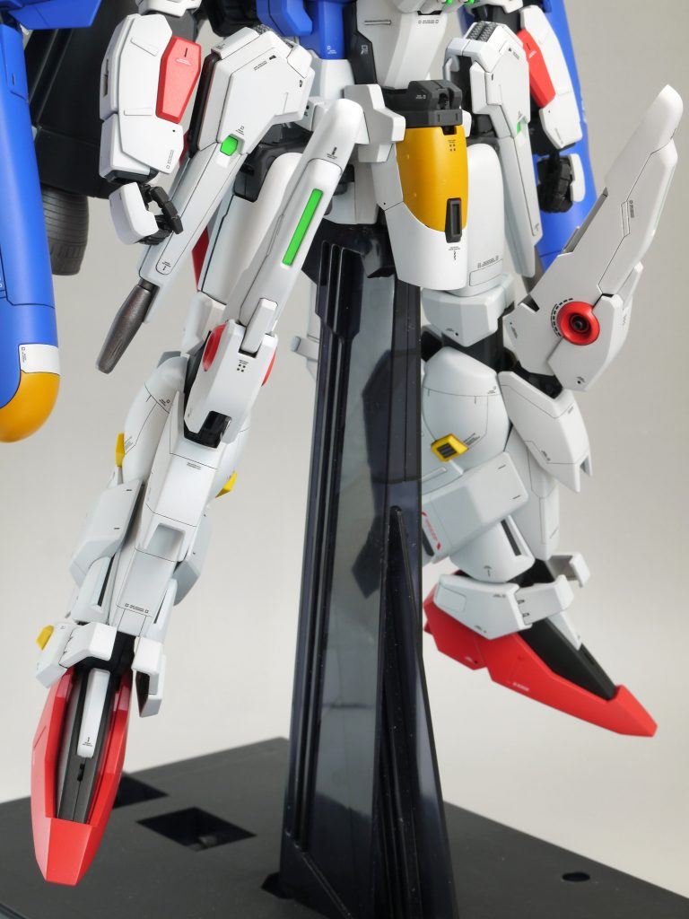 ●脚・ビームカノンが胴に寄るようにフレームを削って可動範囲を拡大・ふとももを5mm延長・つま先を約2mm延長