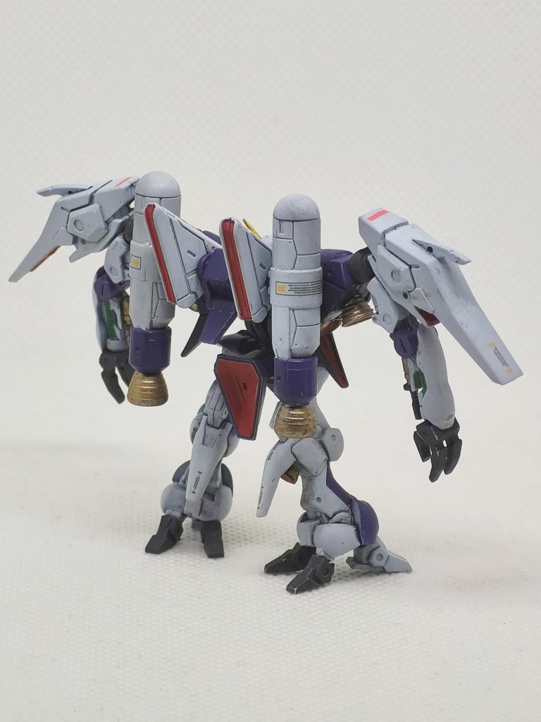 滞空時間を延ばすための背中の大型プロペラントタンクが特徴です。