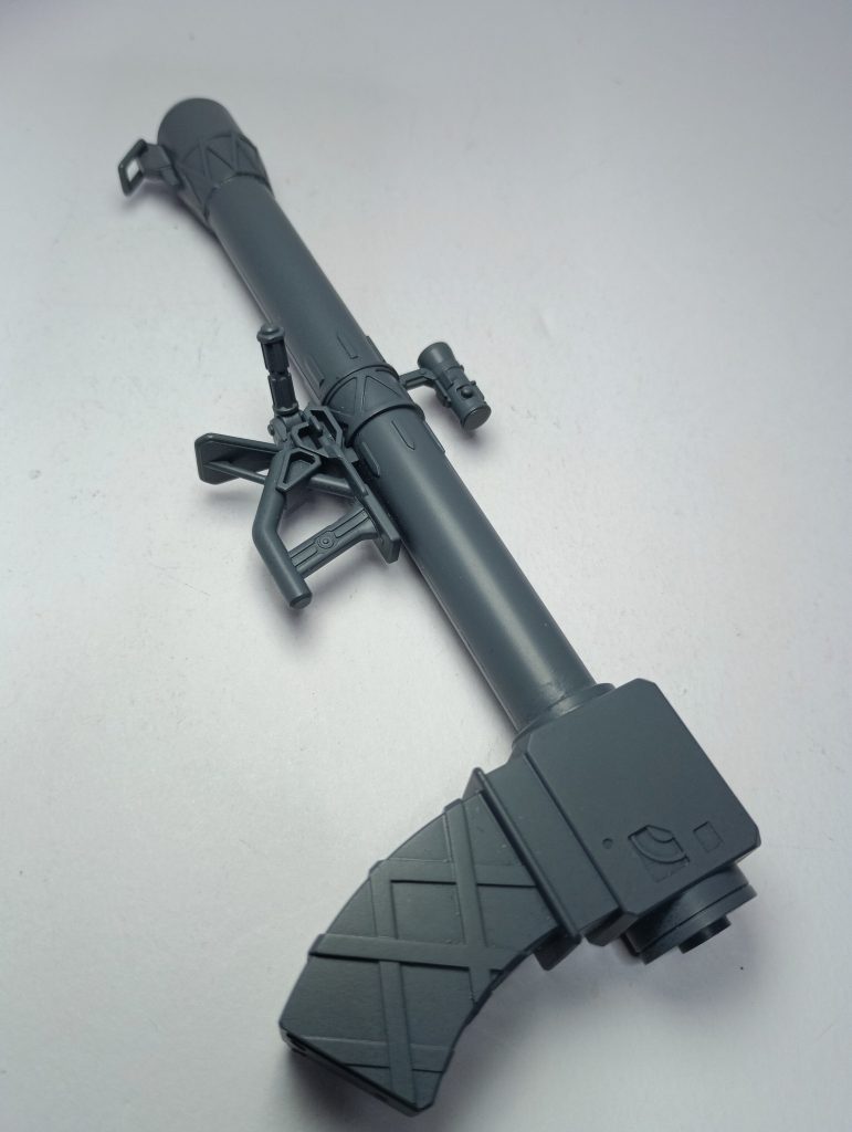 元々のやつは長すぎるので、大幅に切り詰めました。あと先端のパーツが壊れたので、形が少々違います。