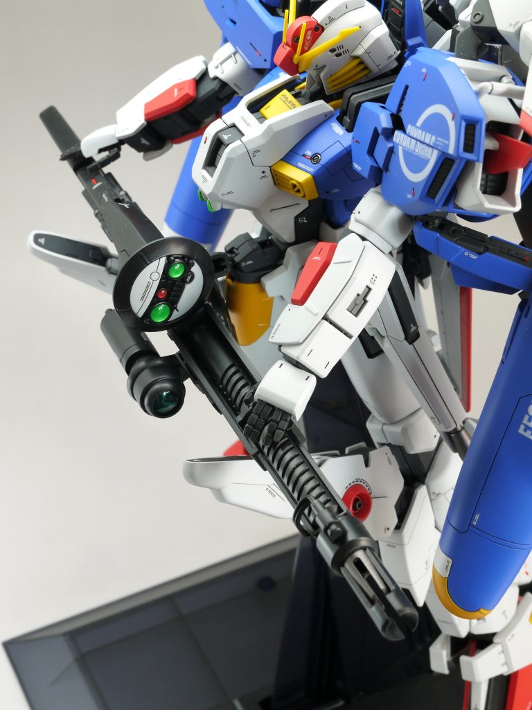 ●ビームスマートガン合わせ目を消して全塗装で仕上げました。・レドームのセンサーをHアイズに変更・砲身のスリットを開口して、中を別パーツ化 覗き込むと中の焼鉄色バレルが見えるのですが、写真ではうまく撮れませんでした。