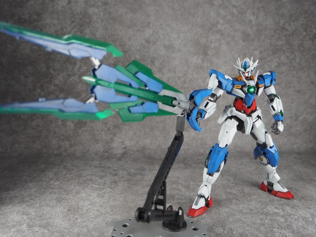 本来ならグリップを90度回転するところですが、バスターライフル形態となります。実は未視聴なのですが、使われたのでしょうか？こっちの方がソード形態より好みです。